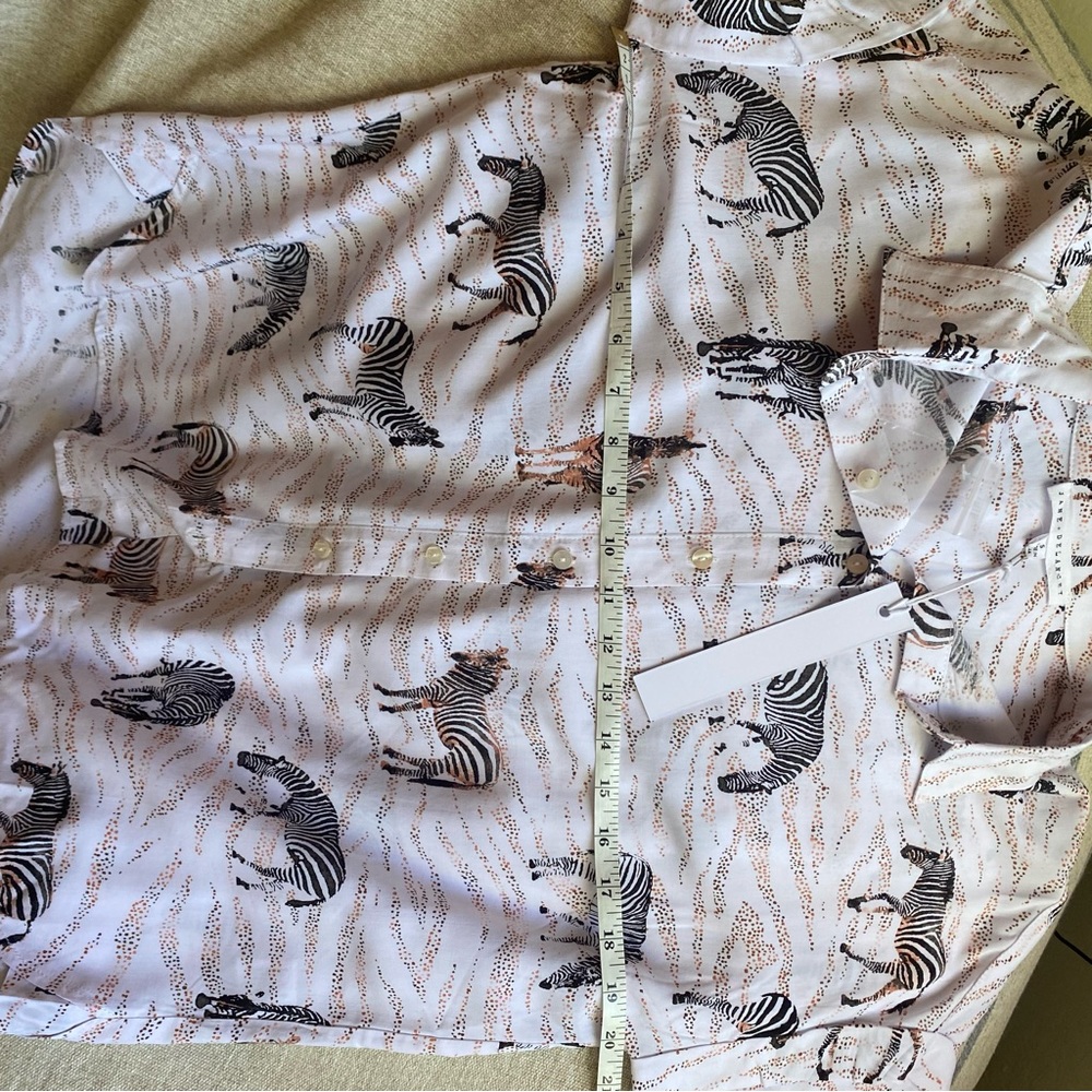 JANE AND DELANCEY Short Sleeved Zebra Blouse - Picture 3 of 8